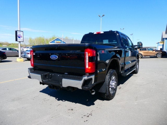 2025 Ford Super Duty F-350® Lariat®